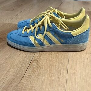 Adidas Handball Spezial Light Blue/Yellow with Yellow Laces Men’s 7.5/Womens 8.5